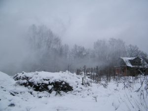 Участник в защитной маске находится в воде под указателем «START».